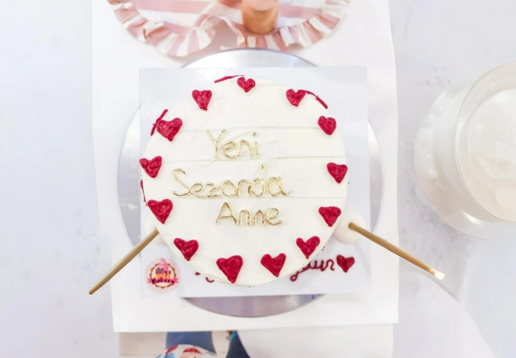 Kalpli Yazılı Pasta