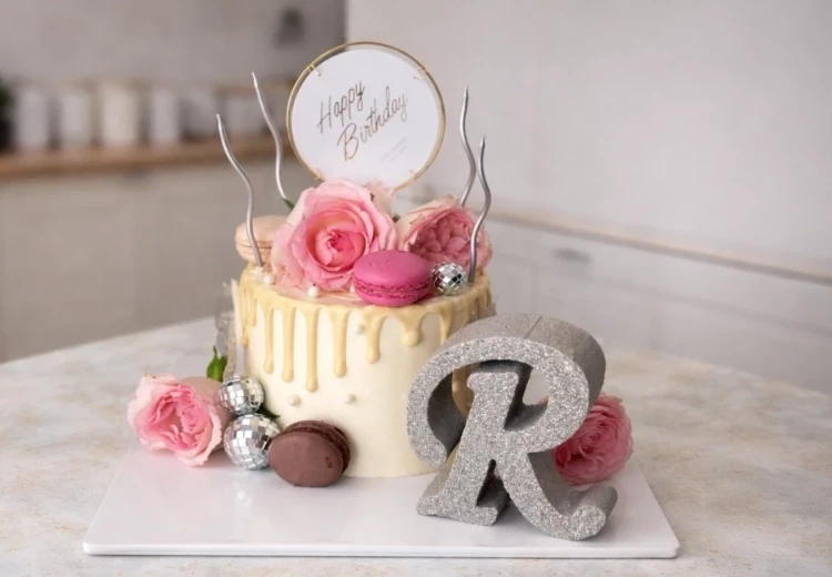 Harfli Çiçekli Özel Tasarım Pasta