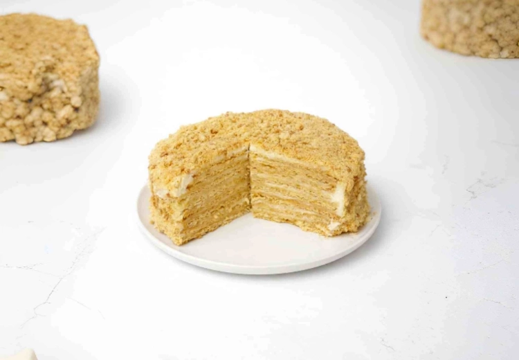 Medovik rus ballı pasta